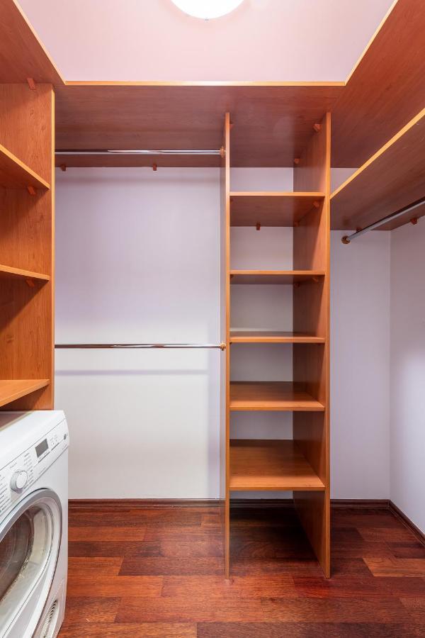 Bukowinska 12 Prywatne Mieszkanie 80M2 Z Dwiema Sypialniami I Balkonem 2X Bezplatne Miejsca Parkingowe Samodzielne Zameldowanie! Private Garage! Self Check-In System! Varsó Kültér fotó